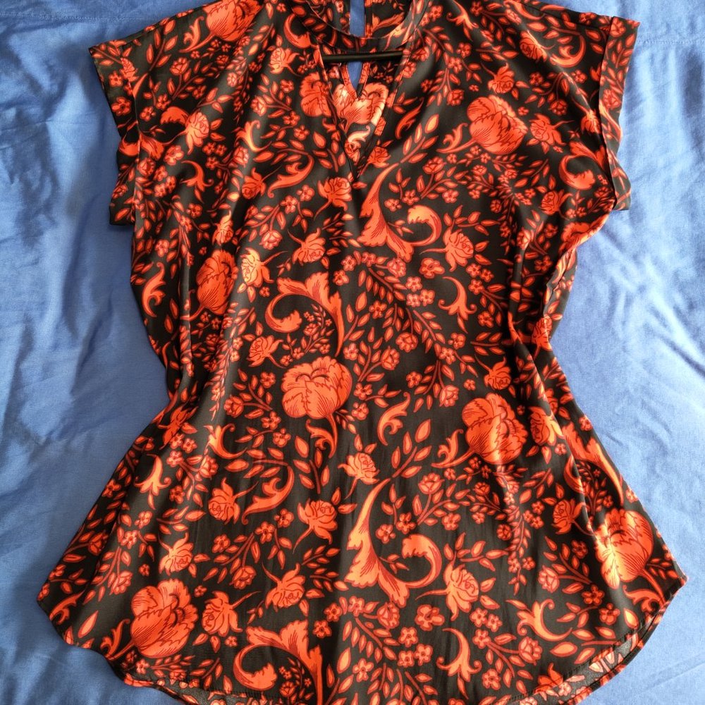 Express short sleeve red and black silky top